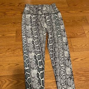 Onzie snakeskin print leggings high rise